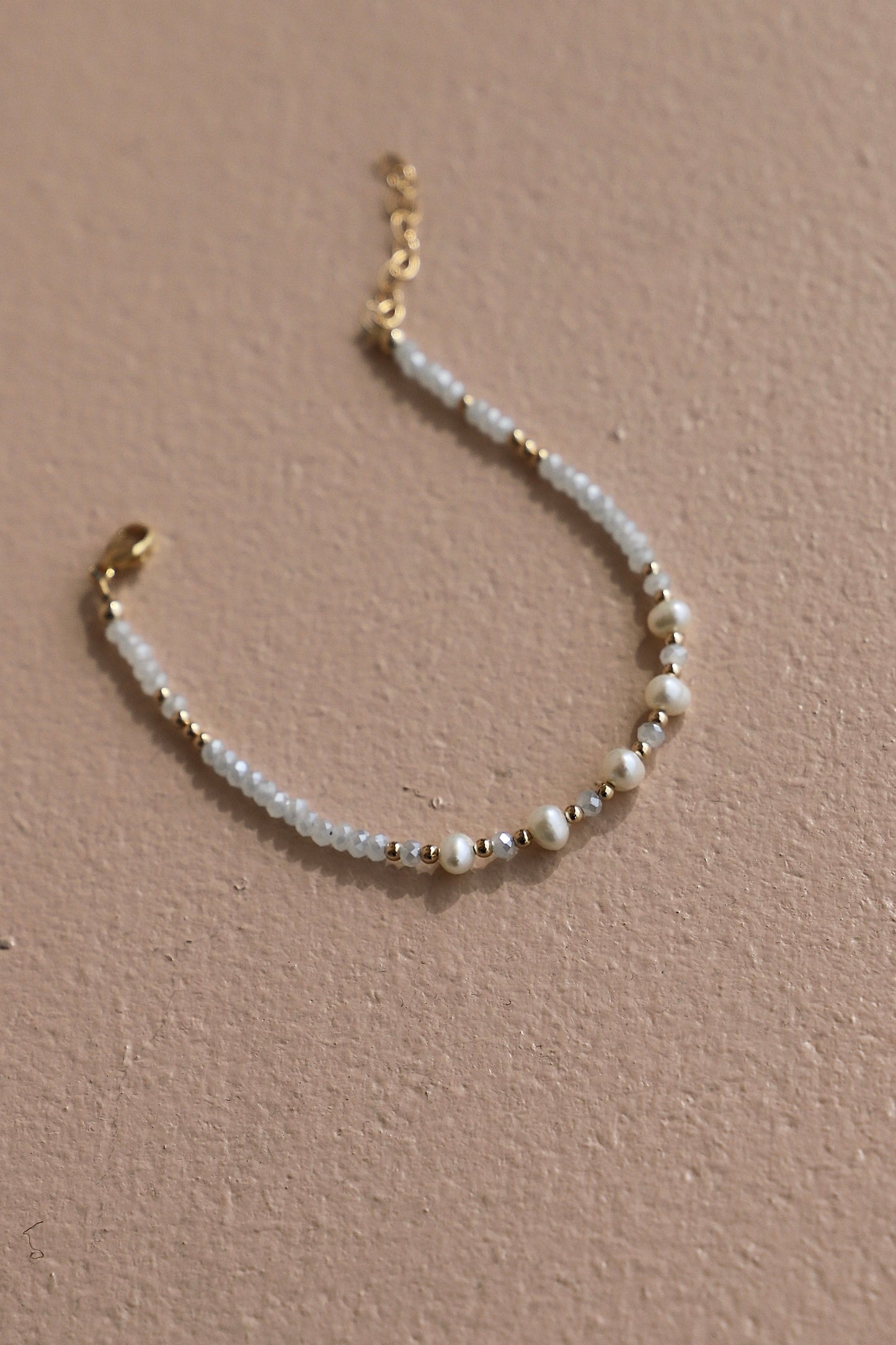 SKY BEADED PEARL BRACELET