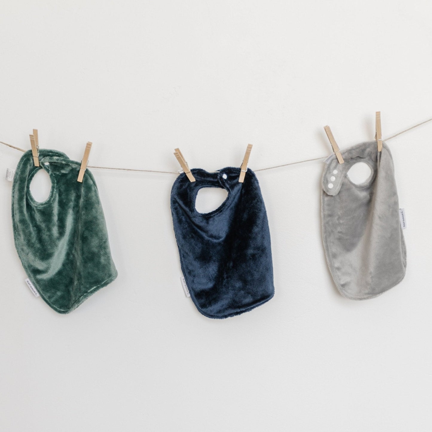 MINKY BIBS 3-PACK