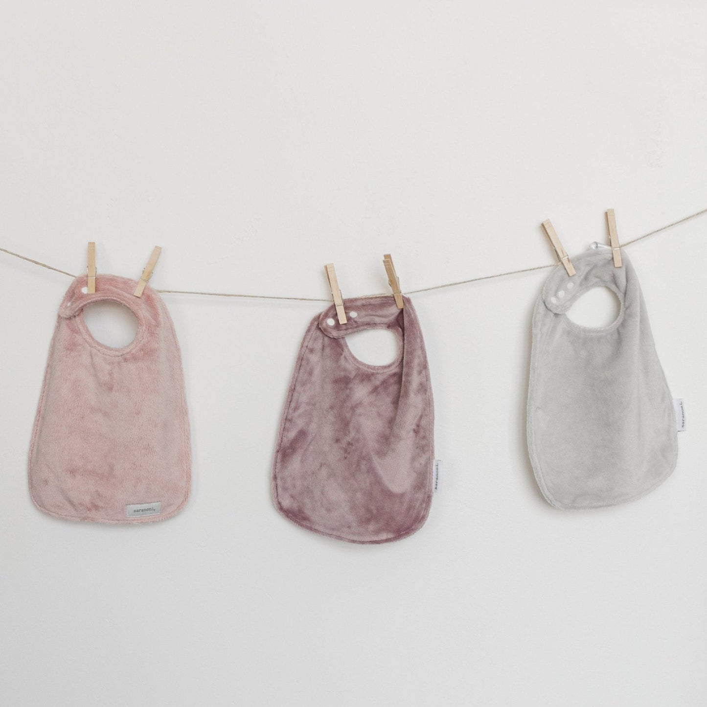 MINKY BIBS 3-PACK