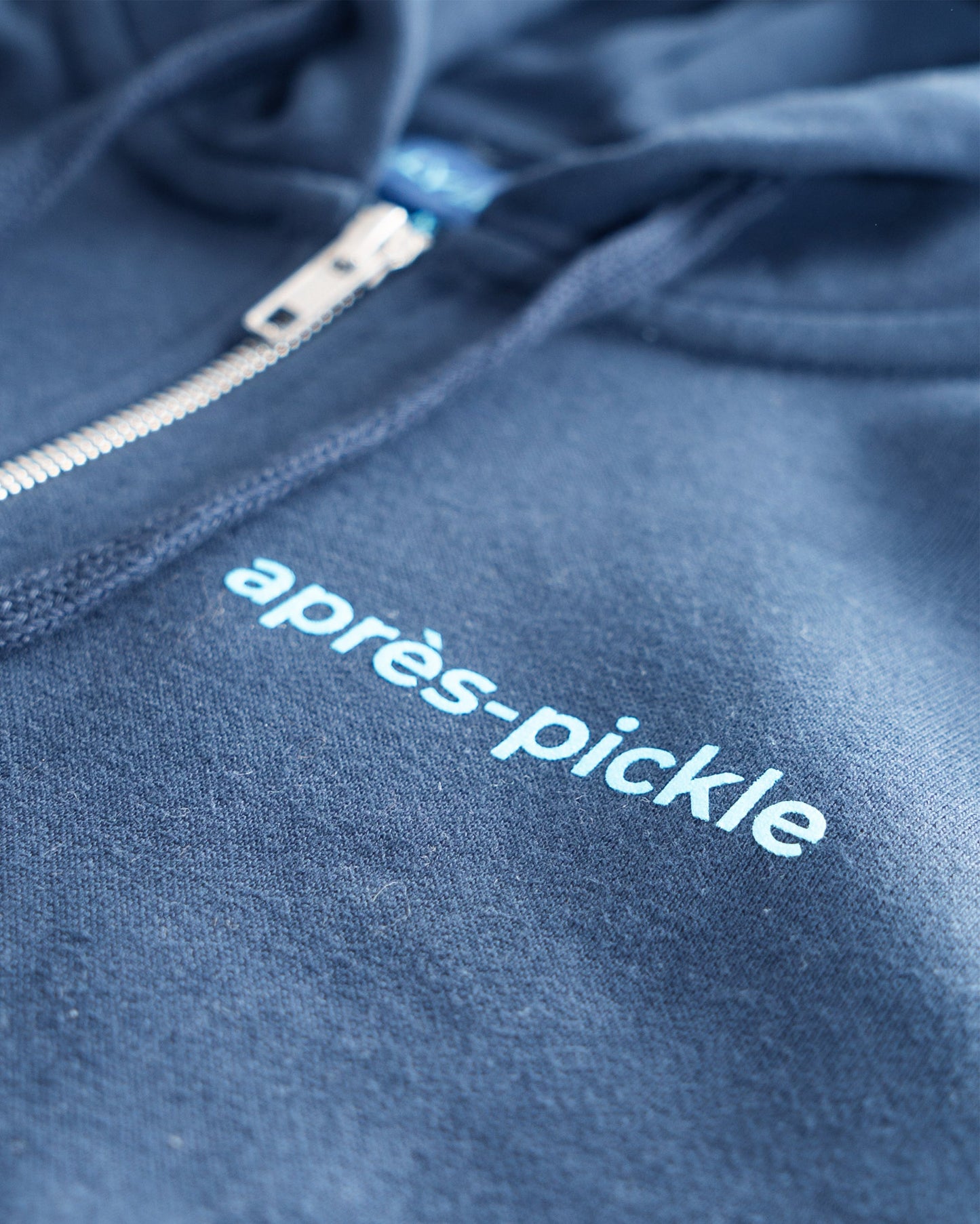 Women's après-pickle Crop Fit Full Zip Hoodie